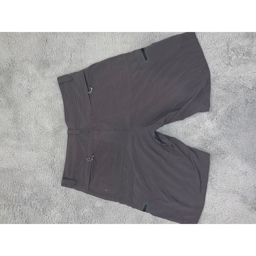 LL Bean Men's Grey Nylon Spandex Cargo Shorts Zip Pockets Outdoor Size 33 - Picture 2 of 4